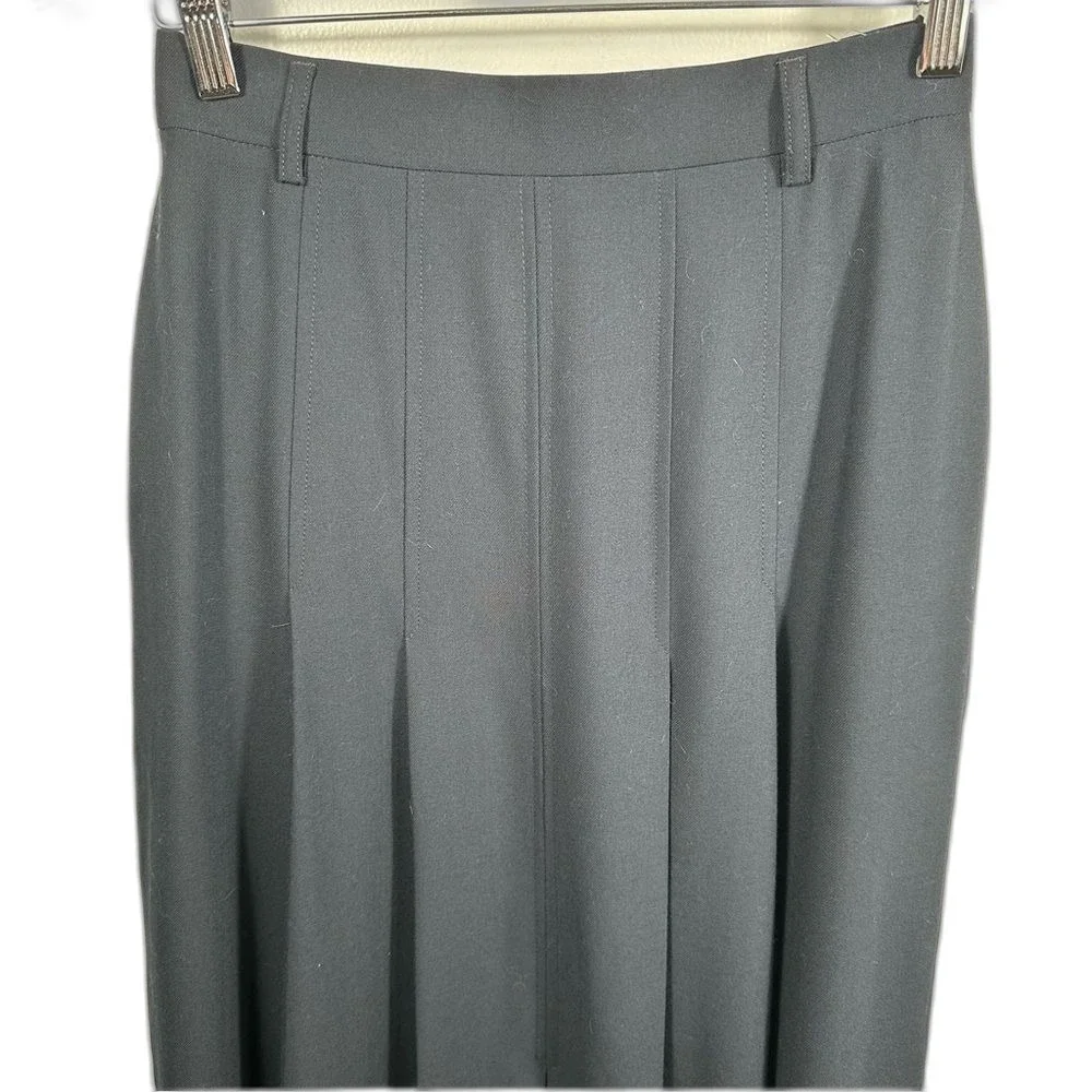 Mondi Fashion Vintage Classic Navy Pleated Maxi Skirt NWOT Size 36 Careerwear